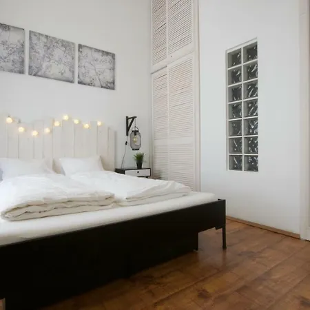 Creative - Akacfa 62 Apartment *